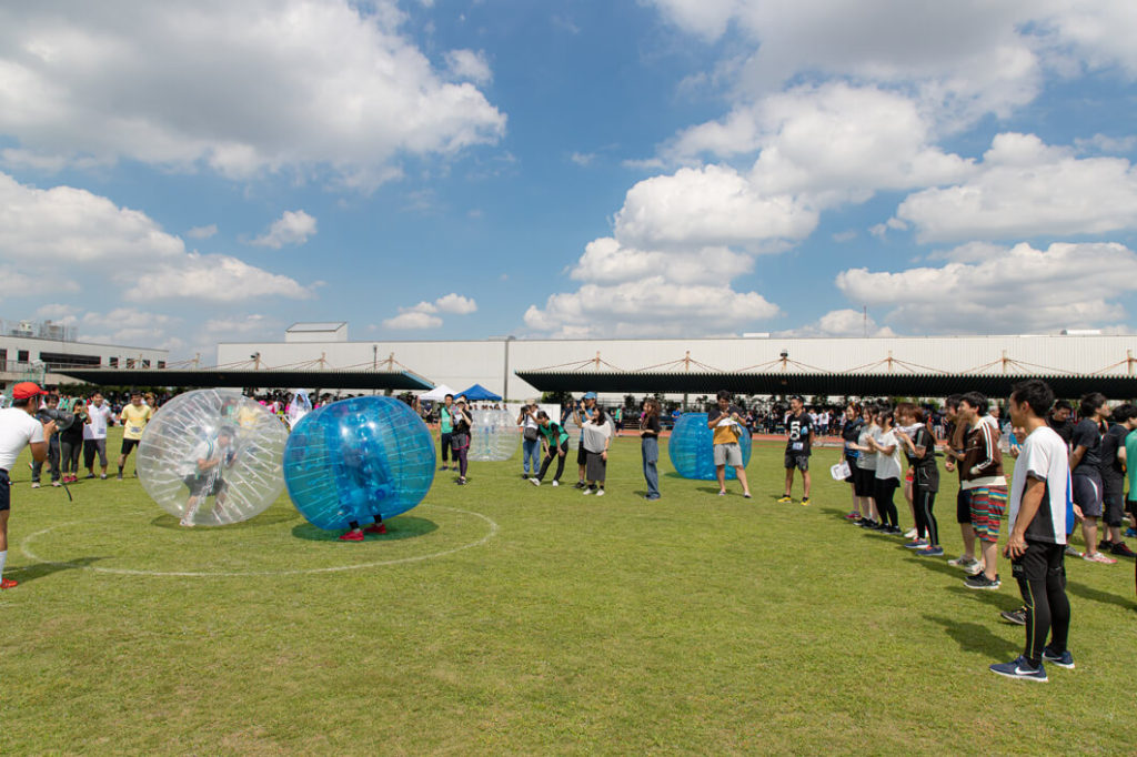 土俵の周りでは熱い応援が！