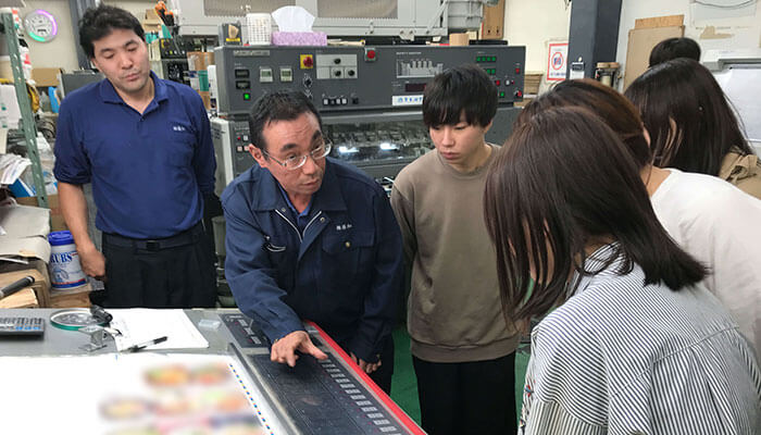 色の調整方法について説明を受けました